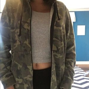 GRAY CAMO SWEATSHIRT